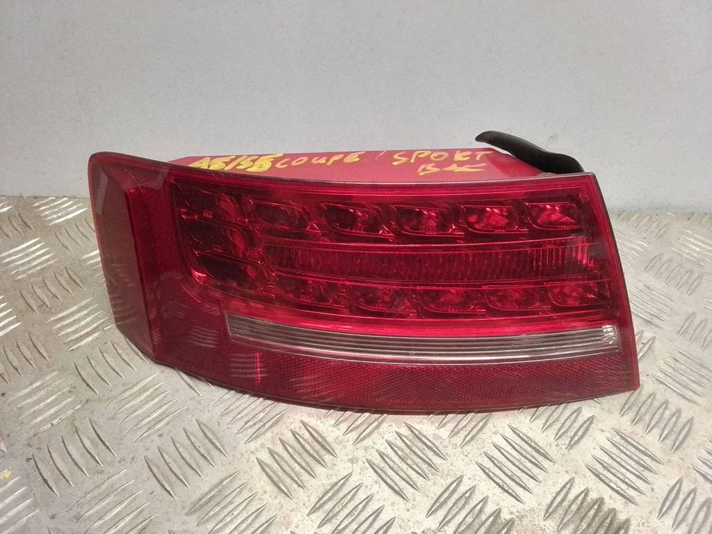 Tagatuli keres 8T8945095D
