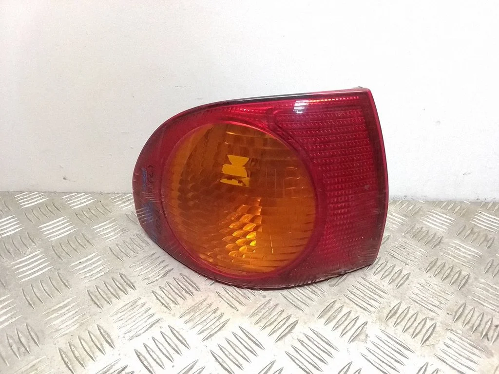 Lampa tylna w błotniku 22076593