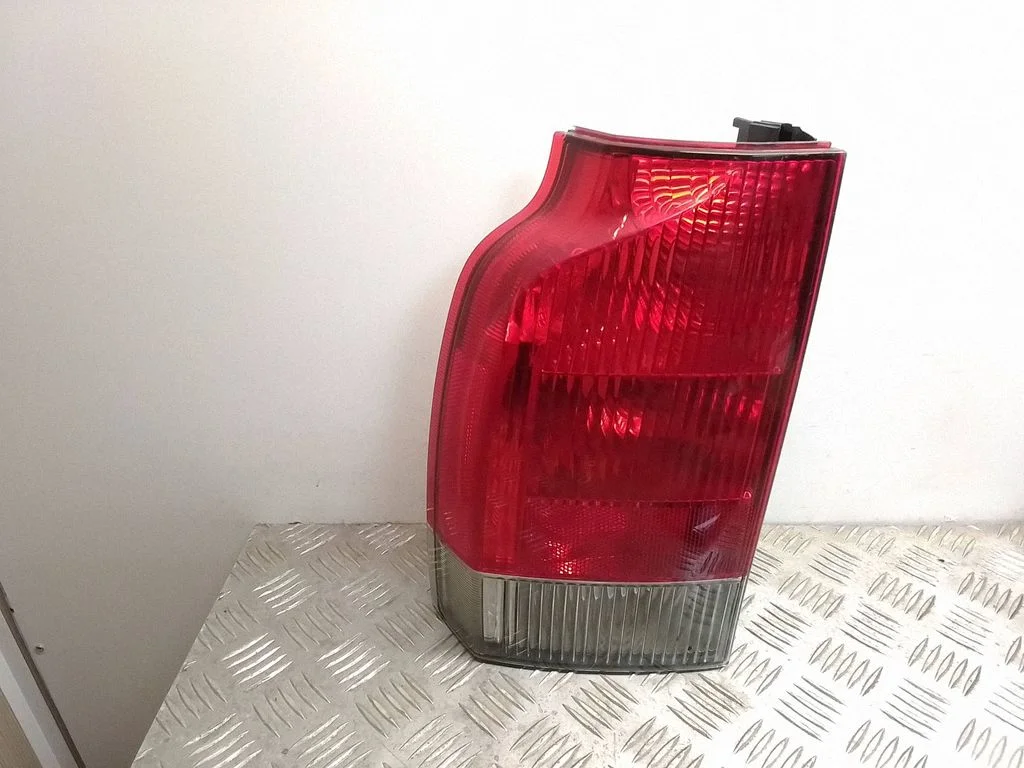 Lampa tylna w błotniku 9154497