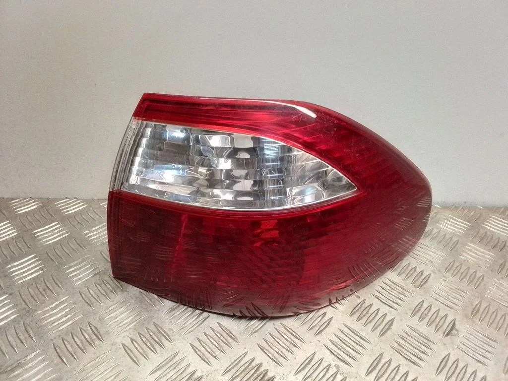 Rear/tail lights 22061922