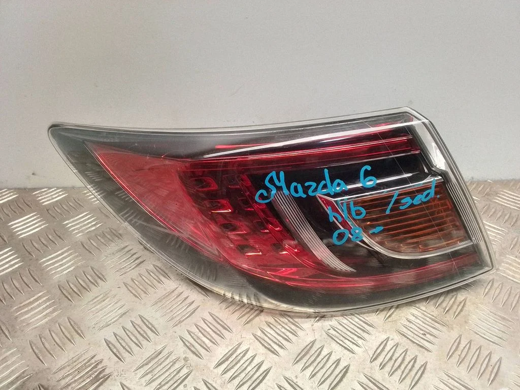 Lampa tylna w błotniku – Mazda 6 (2008-2013)