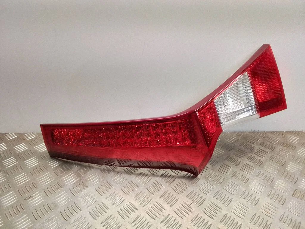 Lampa tylna w błotniku 31276838