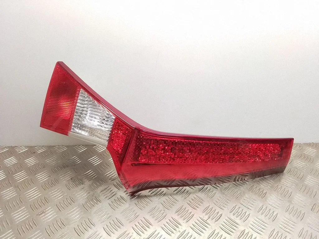 Lampa tylna w błotniku 31276836