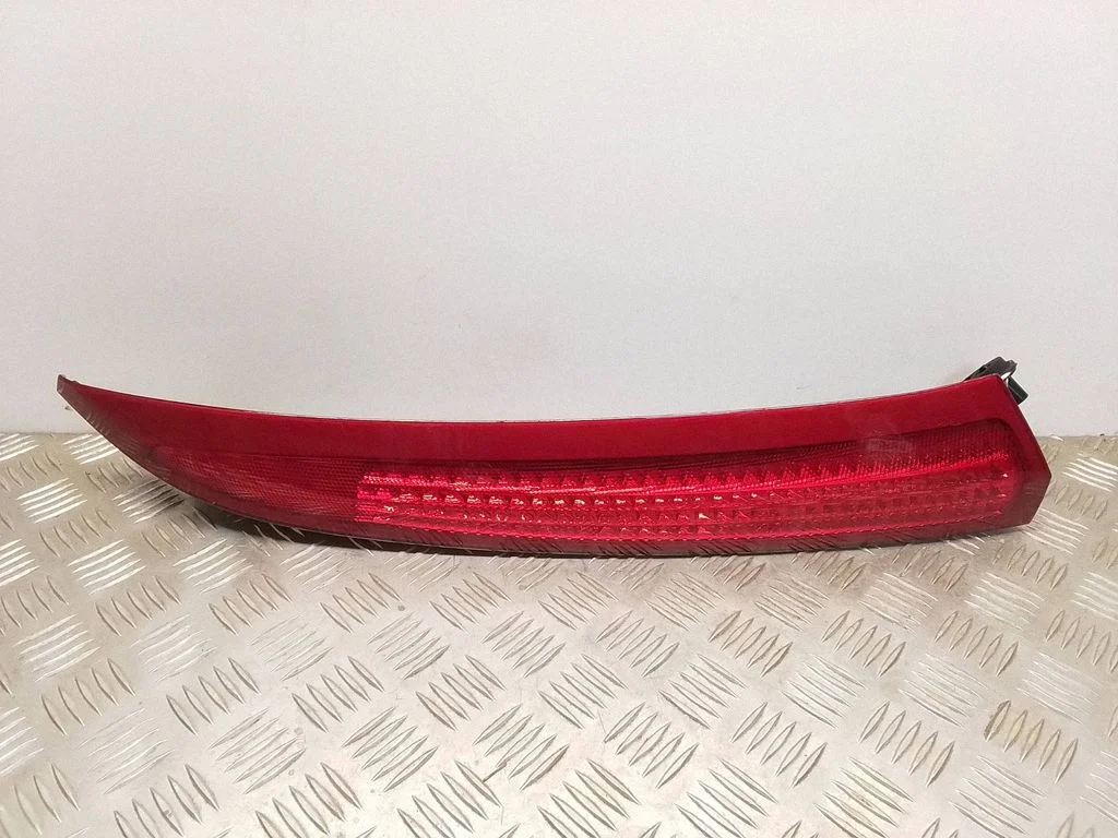 Lampa tylna w błotniku 30698142