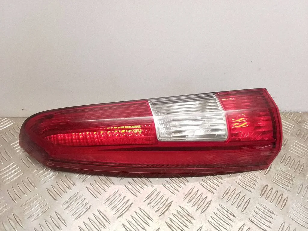 Lampa tylna w błotniku 9154493