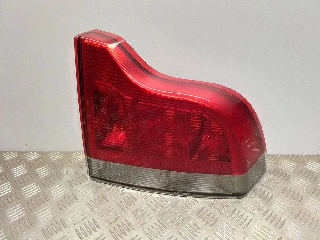 Lampa tylna w błotniku 8664080