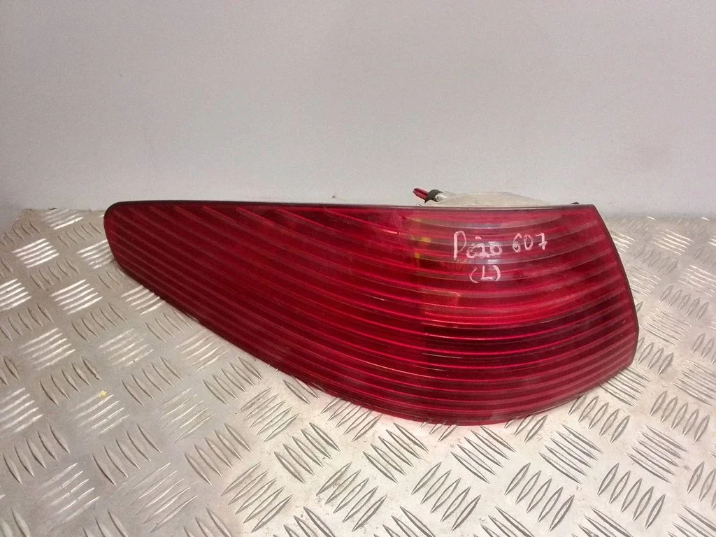 Rear/tail lights – rear left