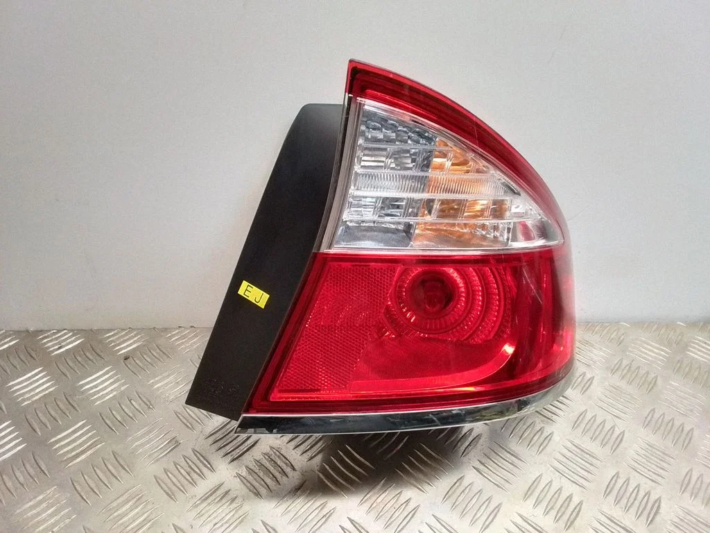 Lampa tylna w błotniku 22020960