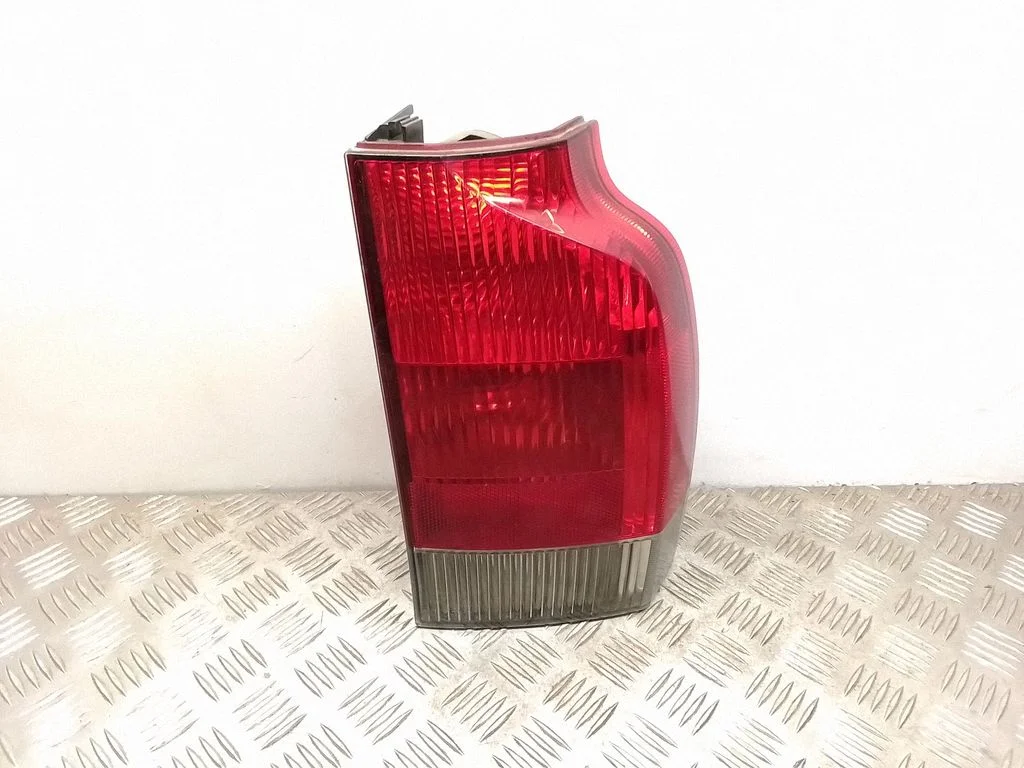 Lampa tylna w błotniku 9154498