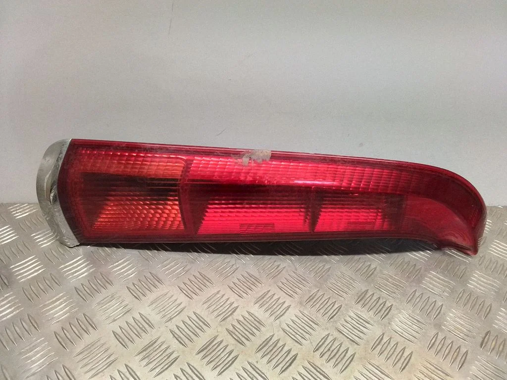 Rear/tail lights – rear left