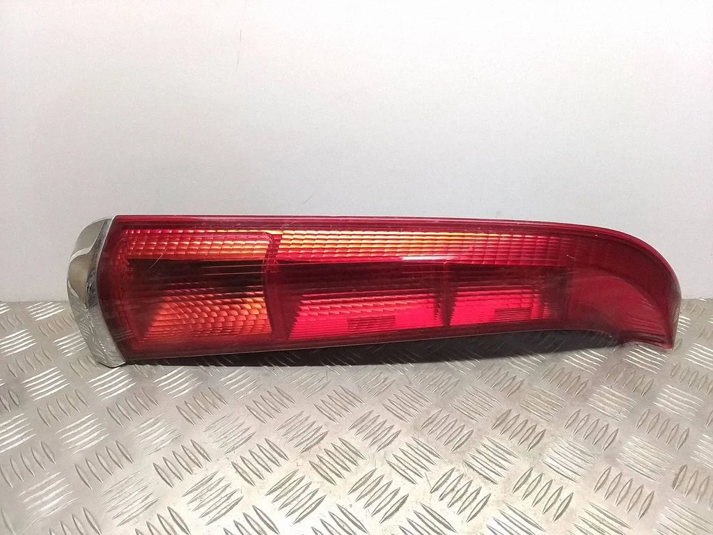 Rear/tail lights – rear left