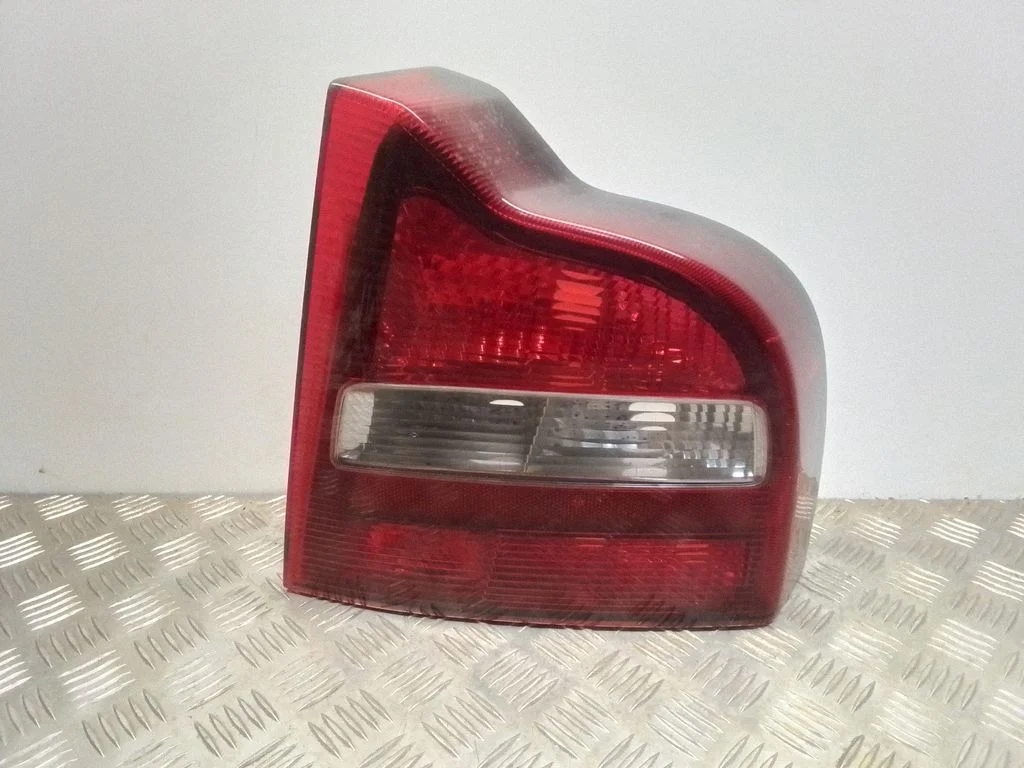 Lampa tylna w błotniku 9154479