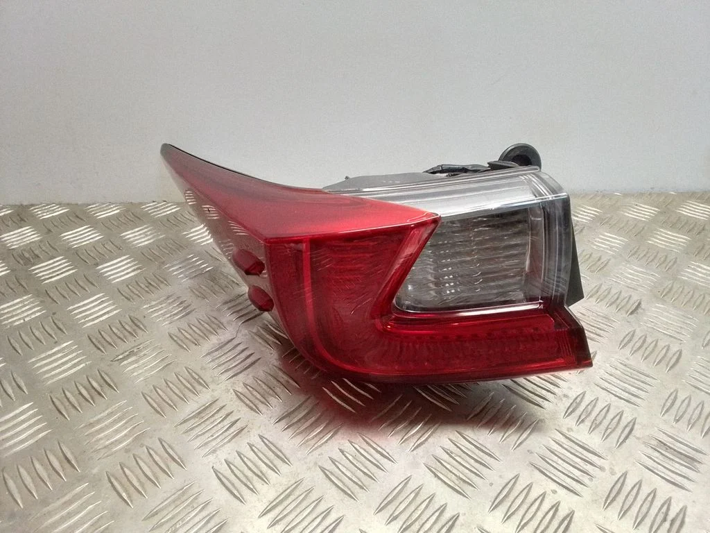 Lampa tylna w błotniku 2472