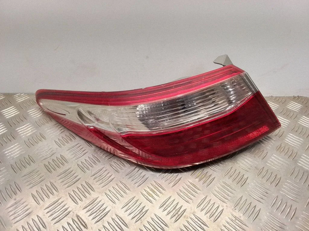 Lampa tylna w błotniku 9TY945234