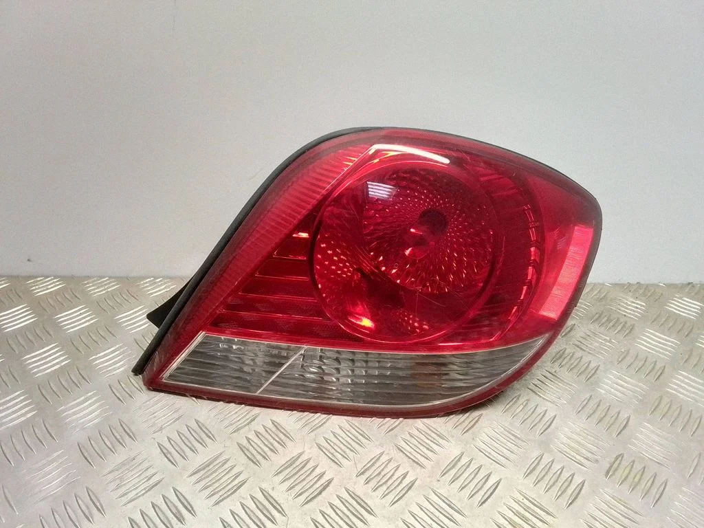 Lampa tylna w błotniku – prawy tył