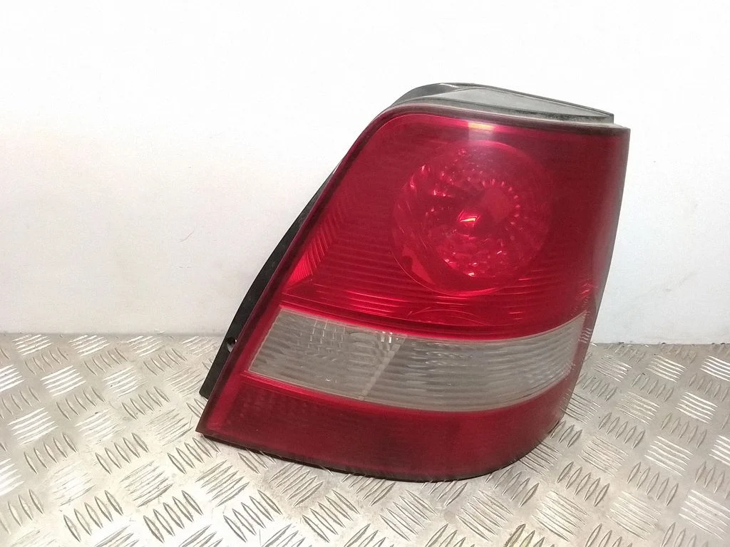Lampa tylna w błotniku – prawy tył