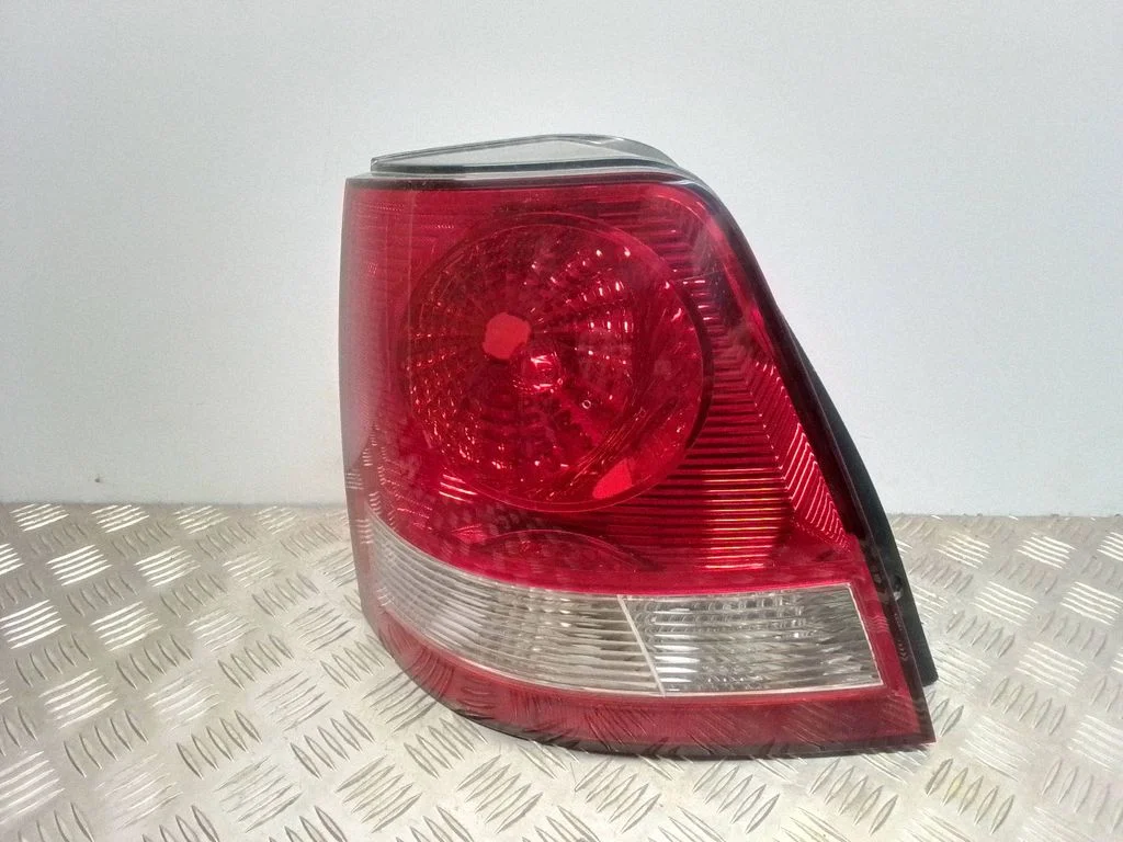 Lampa tylna w błotniku – lewy tył
