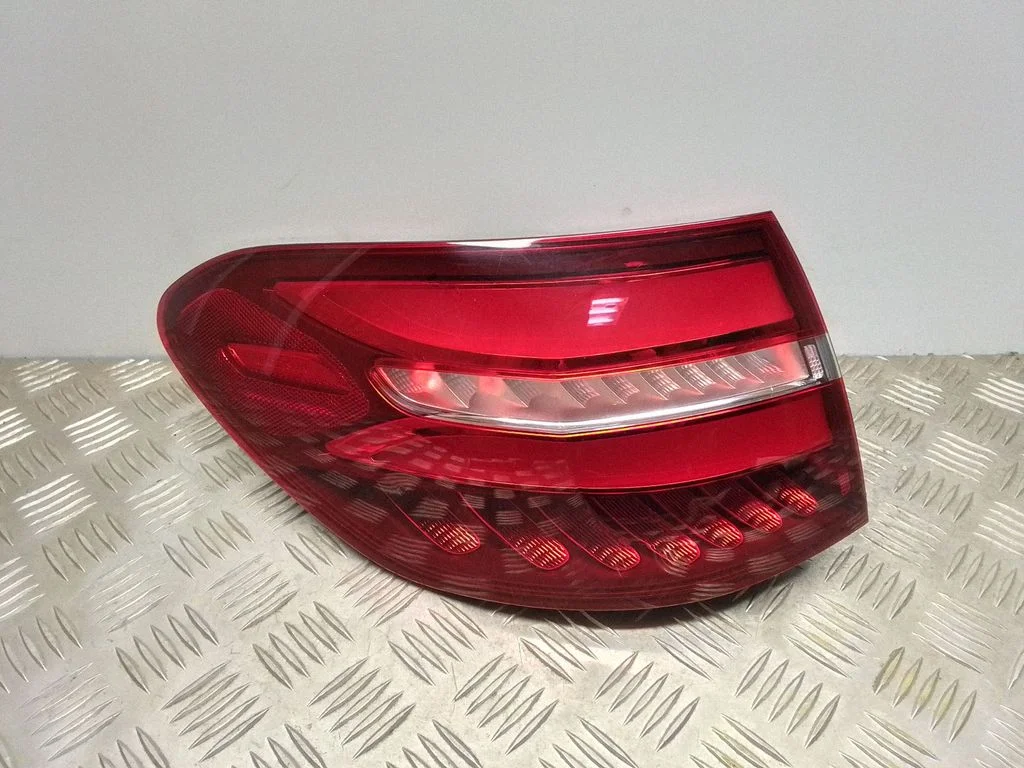 Lampa tylna w błotniku – Mercedes-Benz Klasa GLC C253 (2016-)