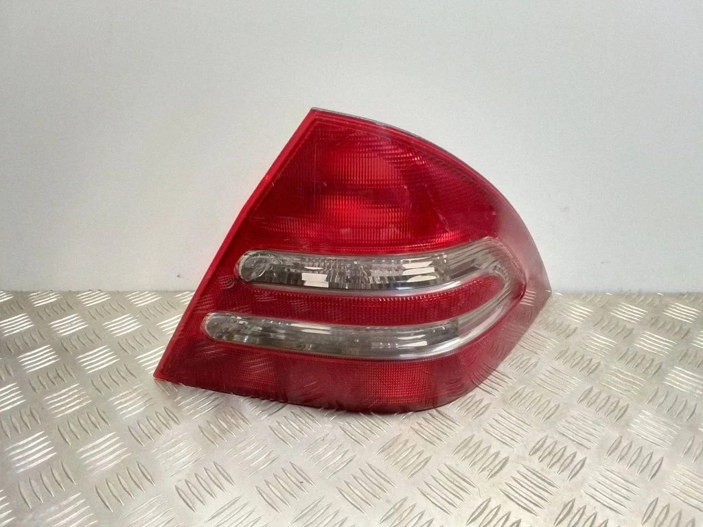Rear/tail lights – Mercedes-Benz C-Class W203 (2000-2007)