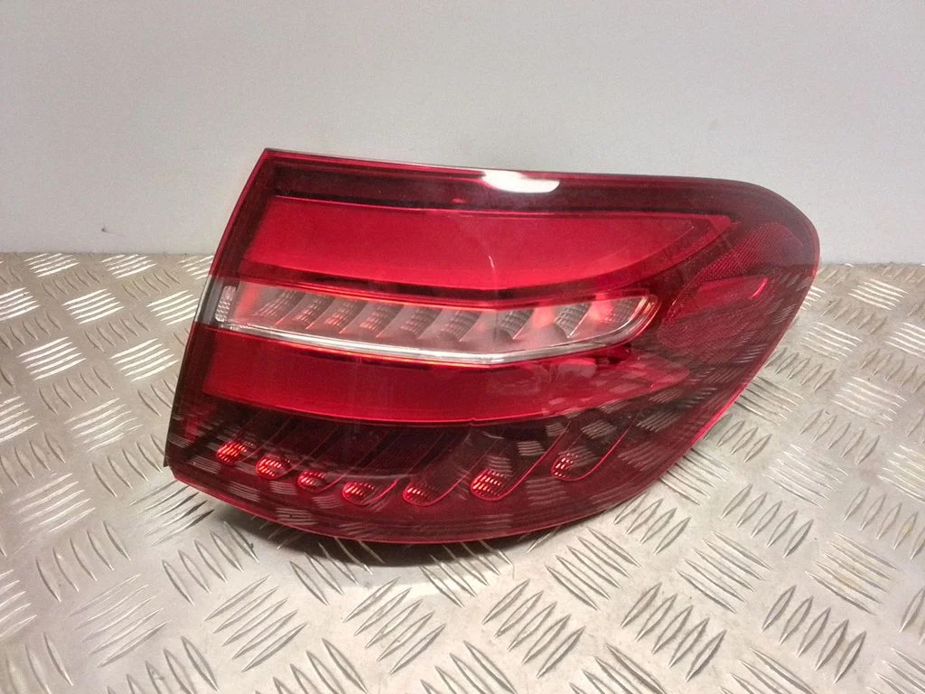 Lampa tylna w błotniku – Mercedes-Benz Klasa GLC C253 (2016-)