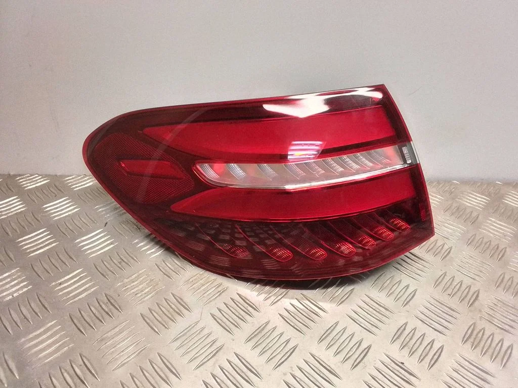 Lampa tylna w błotniku – Mercedes-Benz Klasa GLC C253 (2016-)