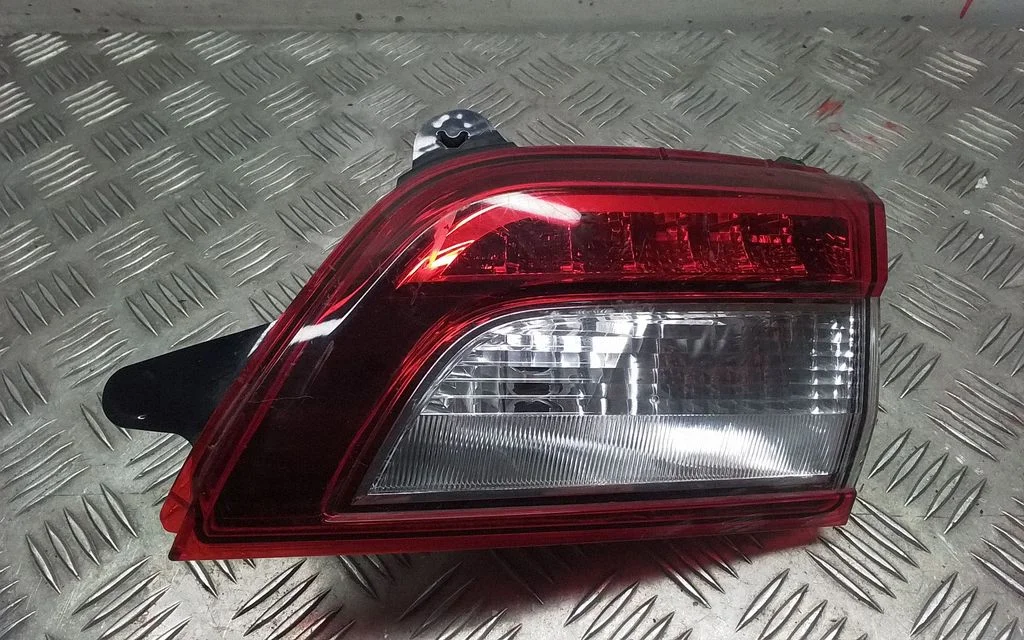Tailgate rear/tail lights – Subaru Outback (BS) (2015-2019)