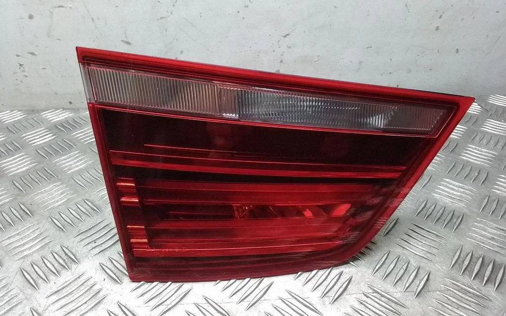Tailgate rear/tail lights 721731311