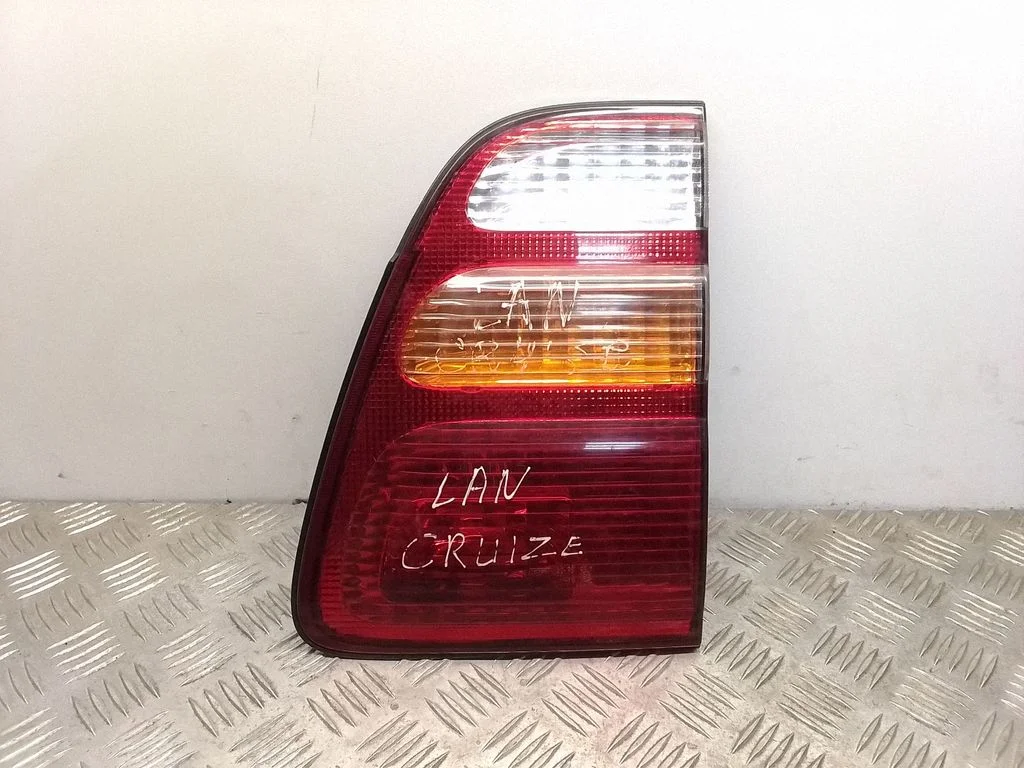 Lampa tylna w klapie – prawy tył