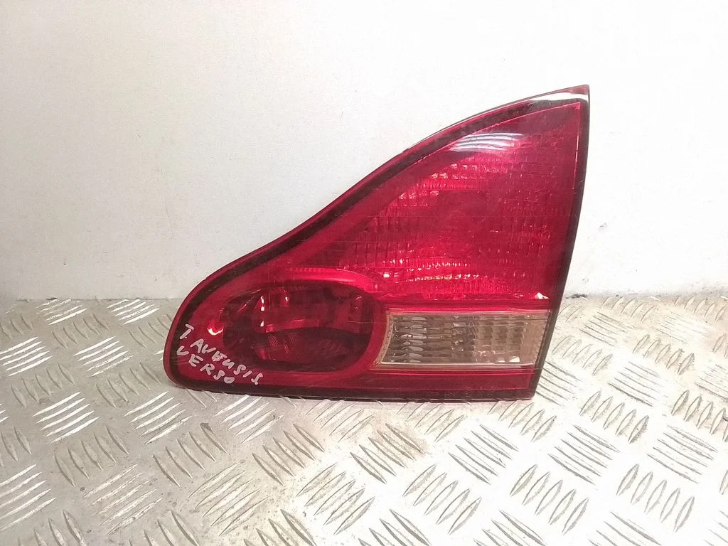 Lampa tylna w klapie – prawy tył