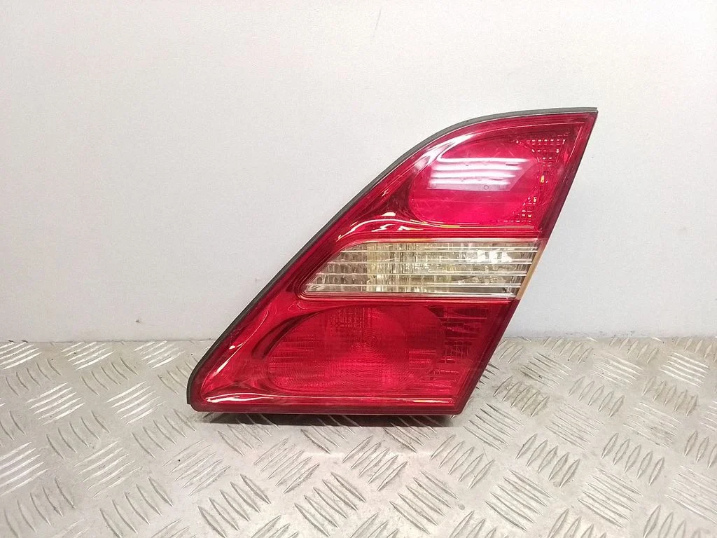 Tailgate rear/tail lights – rear right
