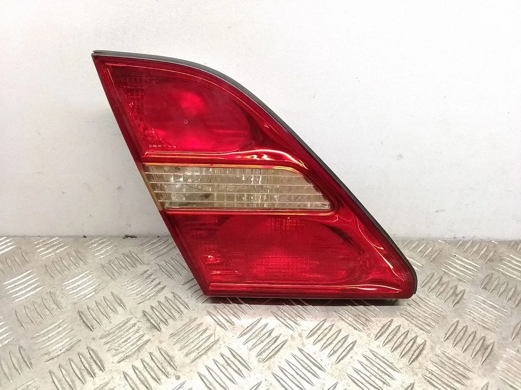 Tailgate rear/tail lights – rear left