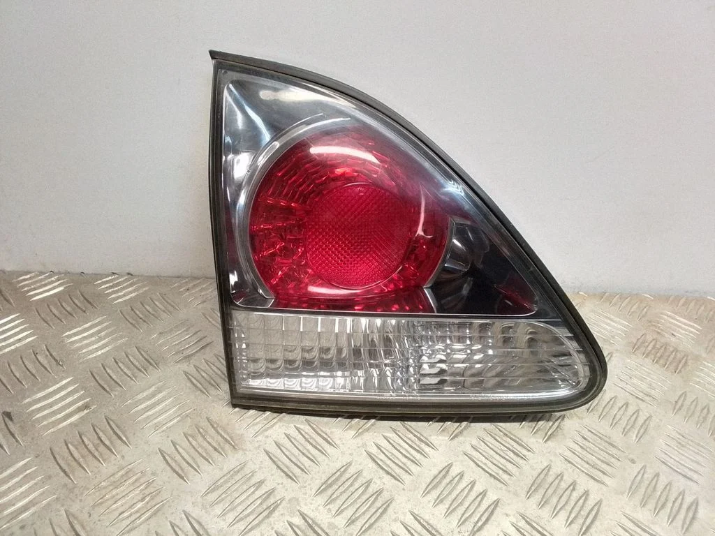 Tailgate rear/tail lights – rear left