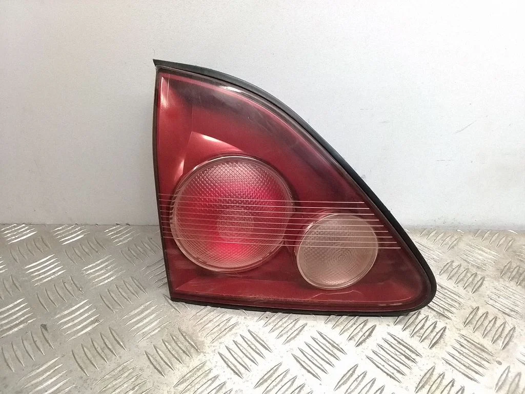 Tailgate rear/tail lights – rear left