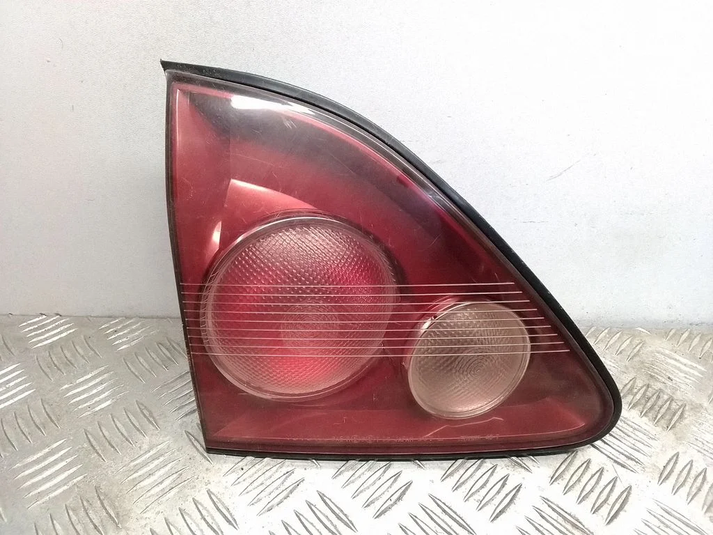 Tailgate rear/tail lights – rear left