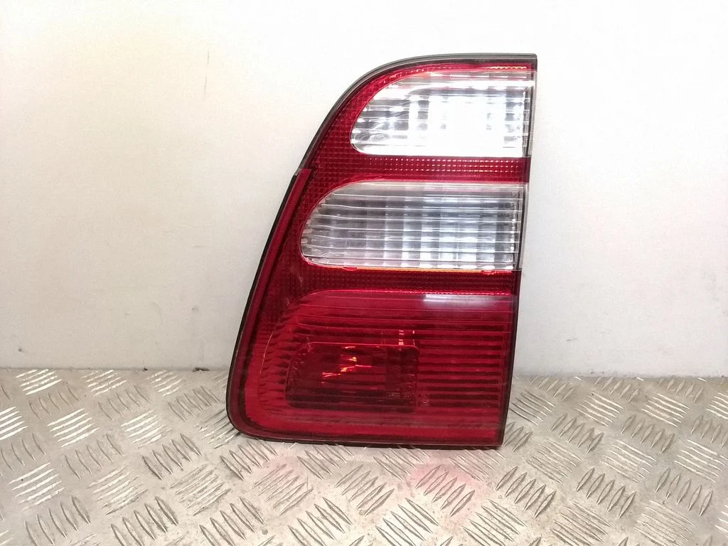 Lampa tylna w klapie – prawy tył