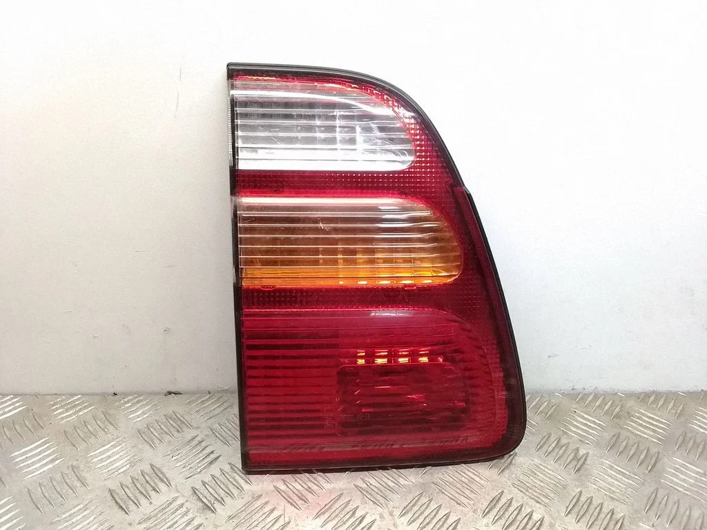 Lampa tylna w klapie – lewy tył