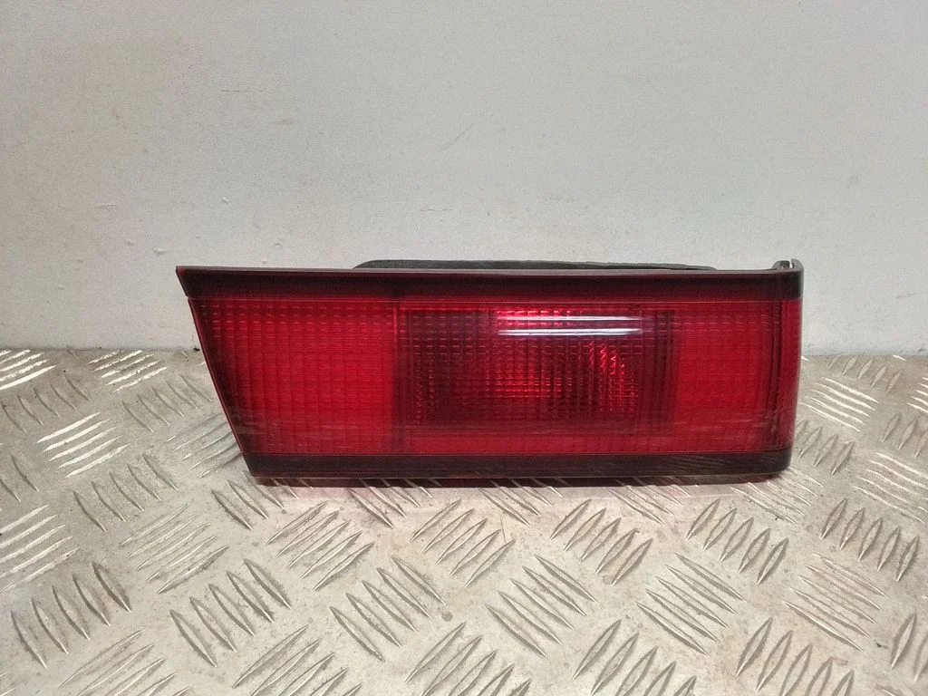 Lampa tylna w klapie – lewy tył