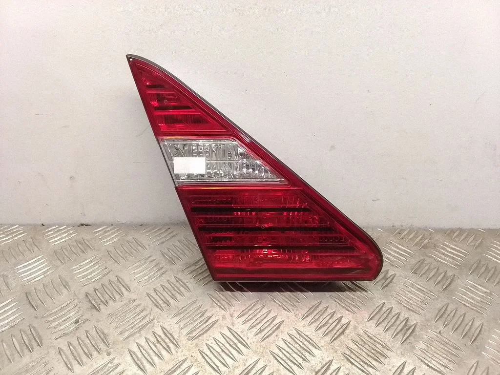Tailgate rear/tail lights – Lexus LS UCF30 (2001-2007), rear left