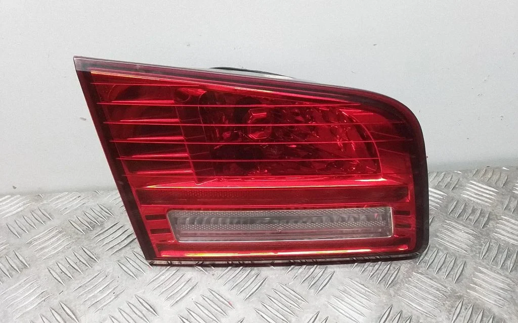 Tailgate rear/tail lights 924052G0