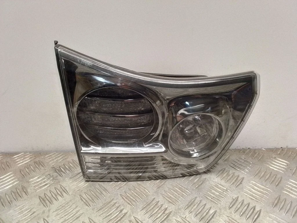 Tailgate rear/tail lights – rear left