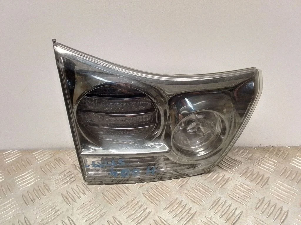 Tailgate rear/tail lights – rear left