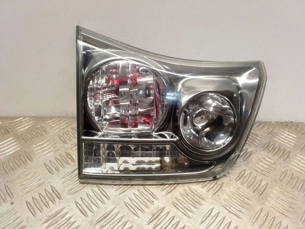 Tailgate rear/tail lights – rear left
