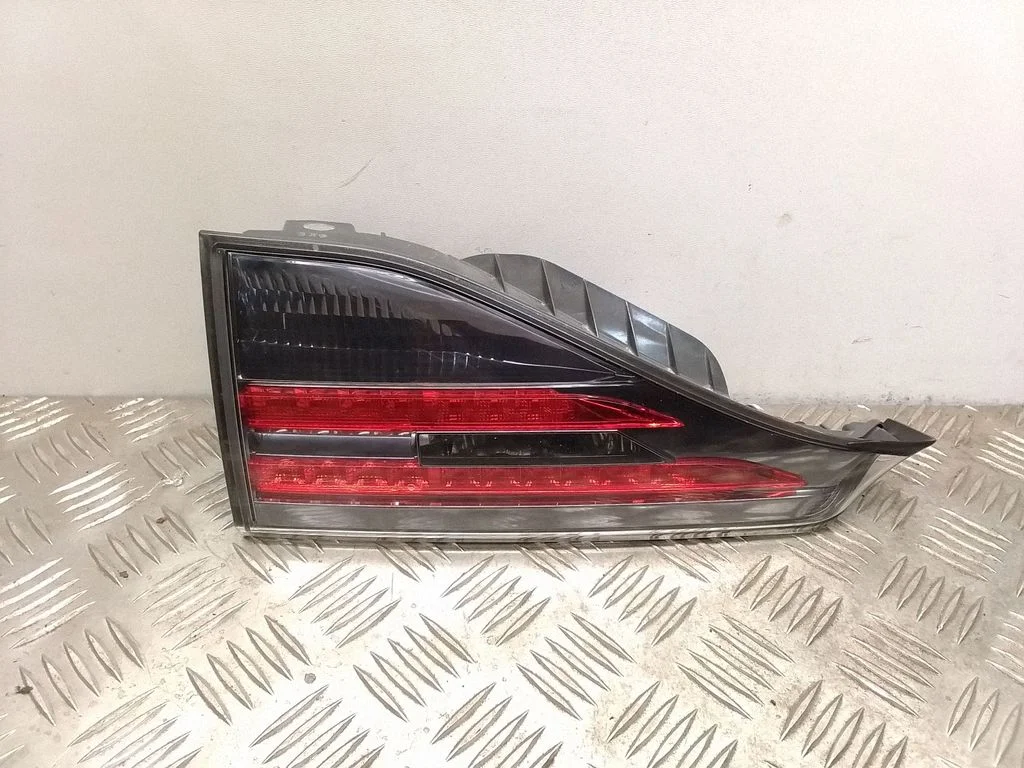 Tailgate rear/tail lights – rear left