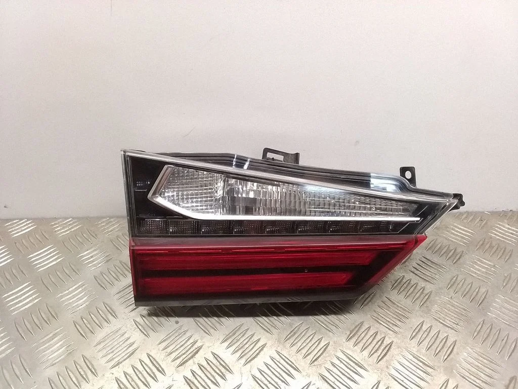Tailgate rear/tail lights – Lexus RX 450H (2016-)