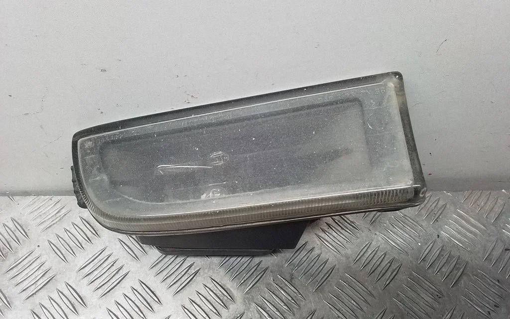 Front fog light – BMW 7 Series E38 (1993-2001)