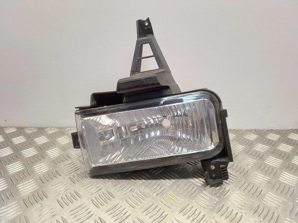 Front fog light – Toyota Land Cruiser (J200) (2008-)
