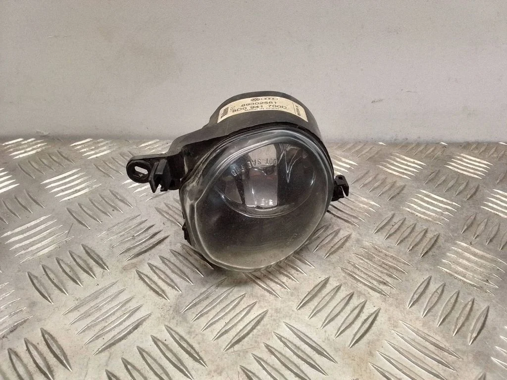 Front fog light 8D0941700D