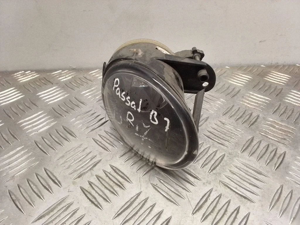 Front fog light – Volkswagen Passat B6 (2005-2010)