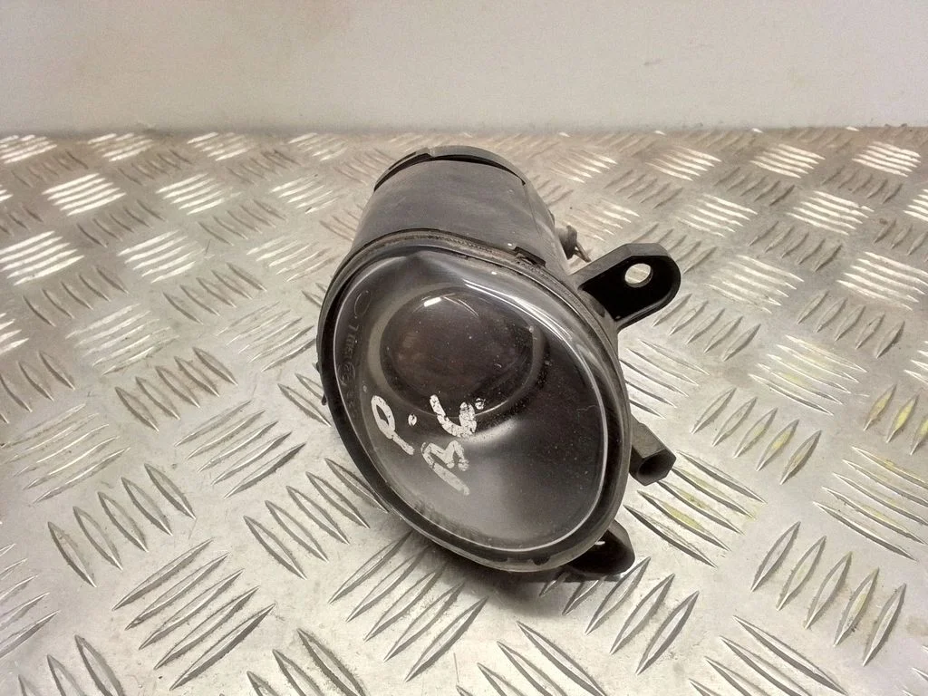 Front fog light – Volkswagen Passat B5.5 (2001-2005)