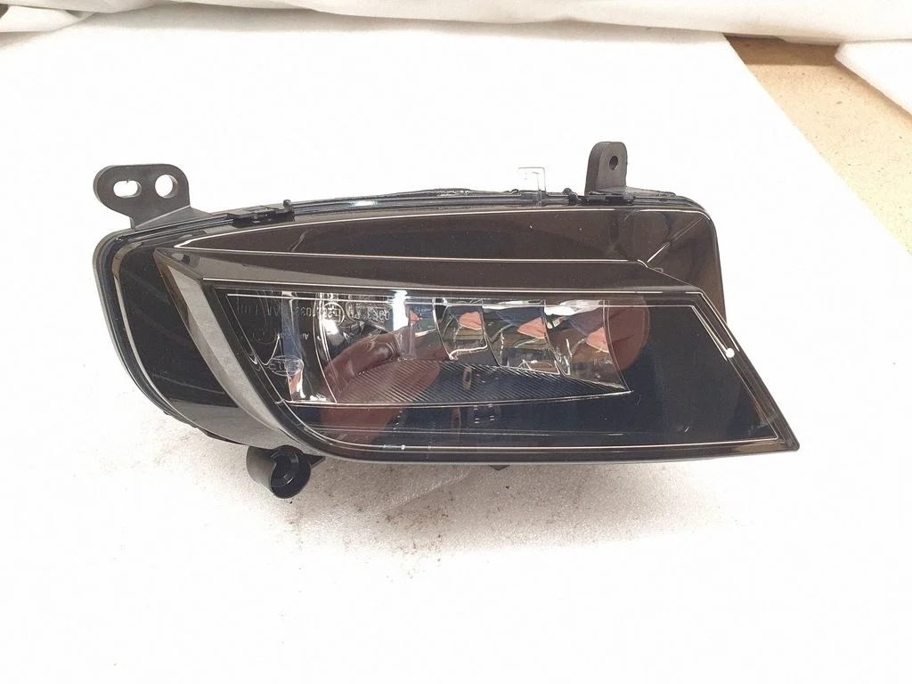 Front fog light 8K0941699B